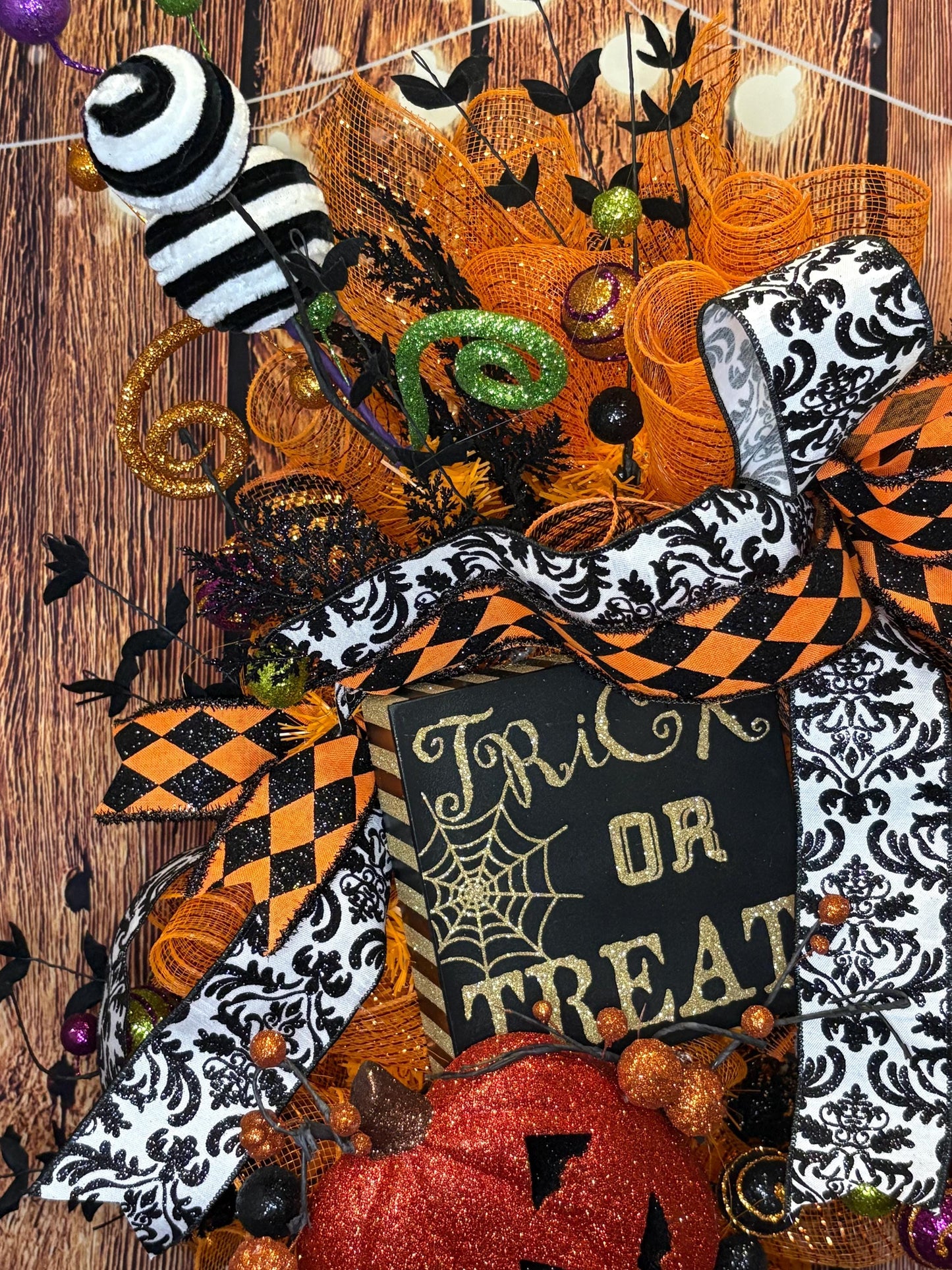 Halloween Trick or Treat Jack-O’-Lantern Swag