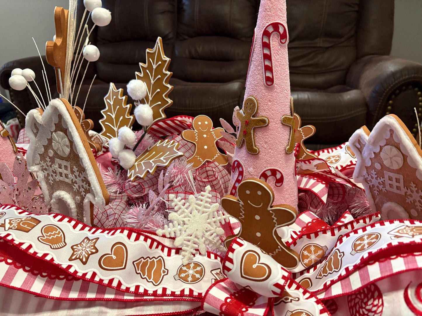 XL Gingerbread Centerpiece