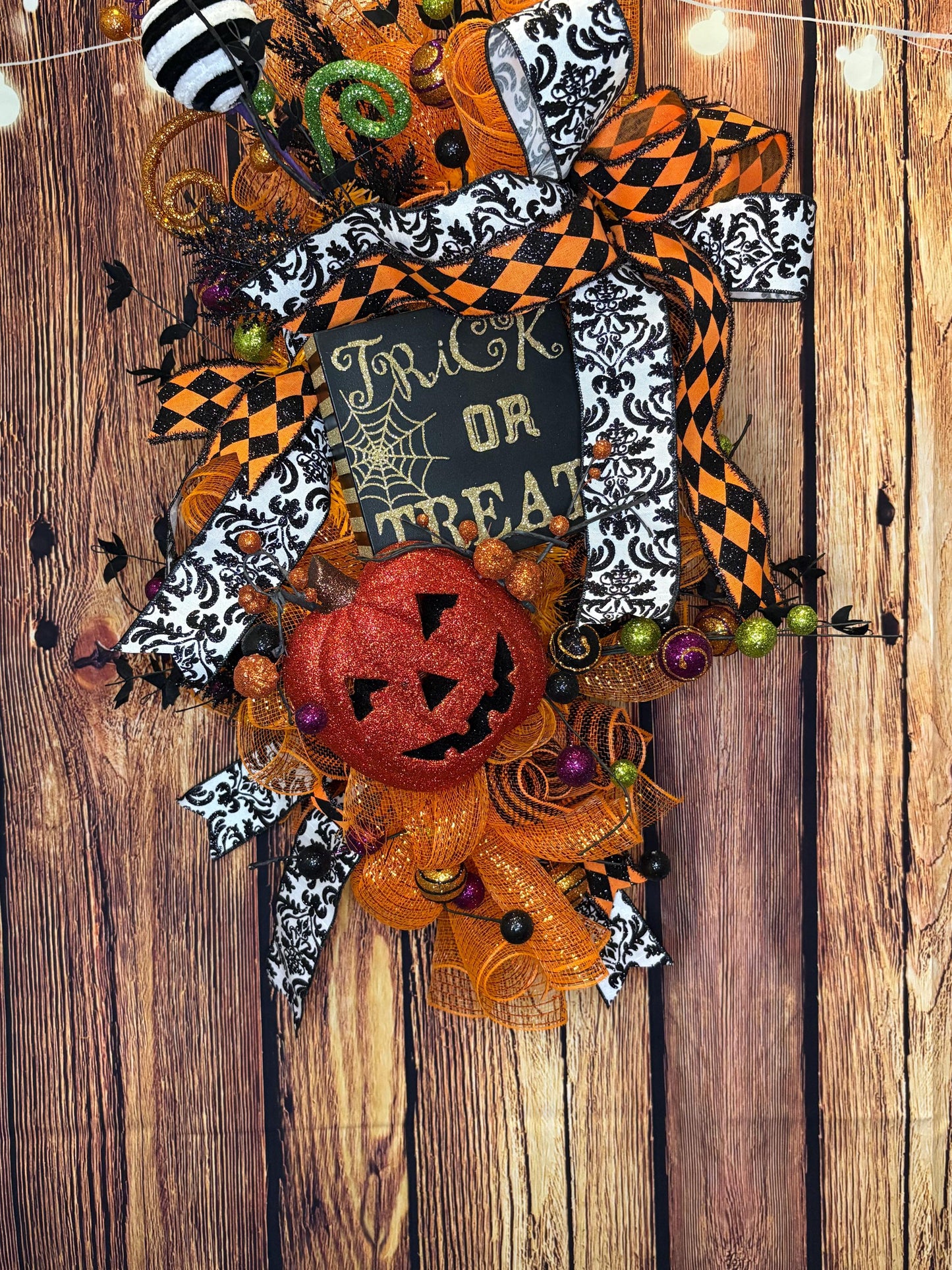 Halloween Trick or Treat Jack-O’-Lantern Swag
